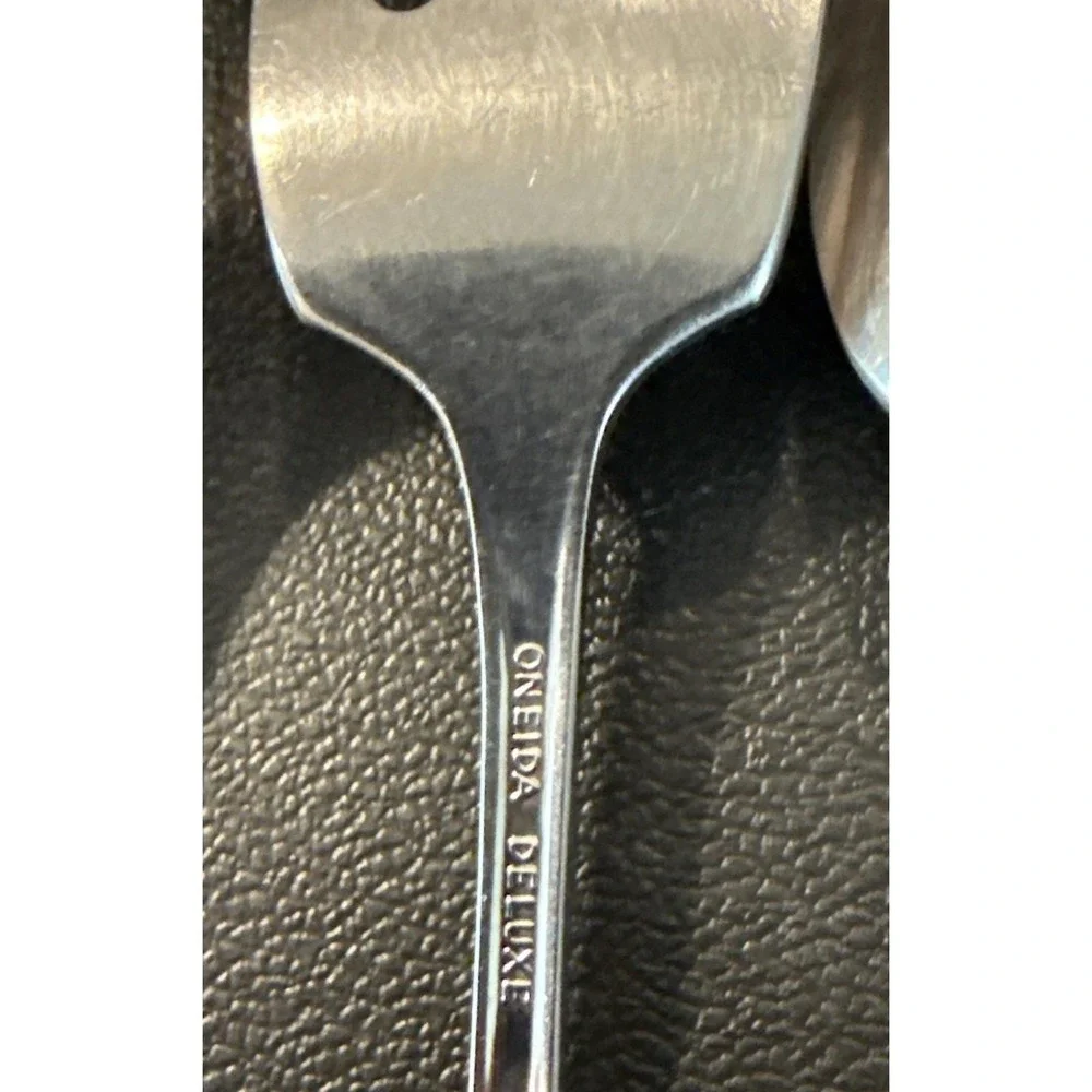Oneida Deluxe Rushmore 5 Pieces 1 Place Setting Stainless Steel Silverware